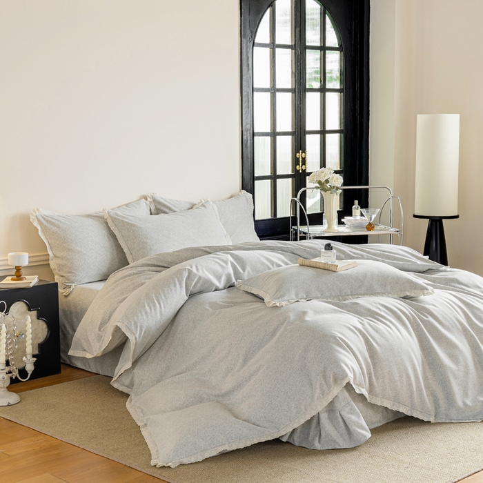 91家纺网 家纺一手货源 找家纺 巧玲珑 2026春夏新款新疆棉磨毛花边工艺款四件套 繁花-灰