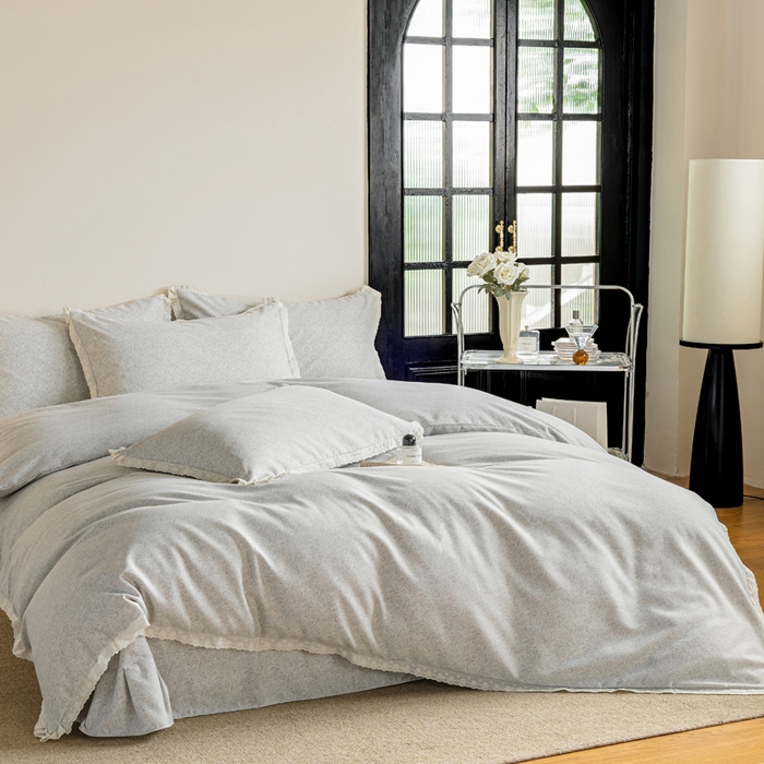 91家纺网 家纺一手货源 找家纺 巧玲珑 2026春夏新款新疆棉磨毛花边工艺款四件套 繁花-灰