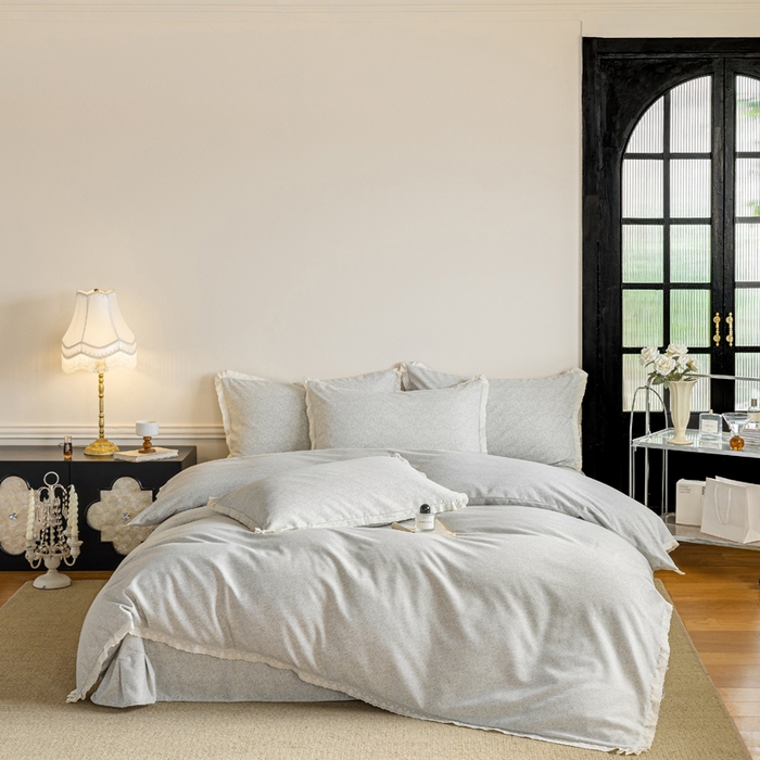 91家纺网 家纺一手货源 找家纺 巧玲珑 2026春夏新款新疆棉磨毛花边工艺款四件套 繁花-灰