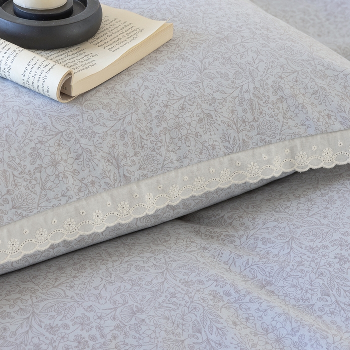 91家纺网 家纺一手货源 找家纺 巧玲珑 2026春夏新款新疆棉磨毛花边工艺款四件套 青禾-灰