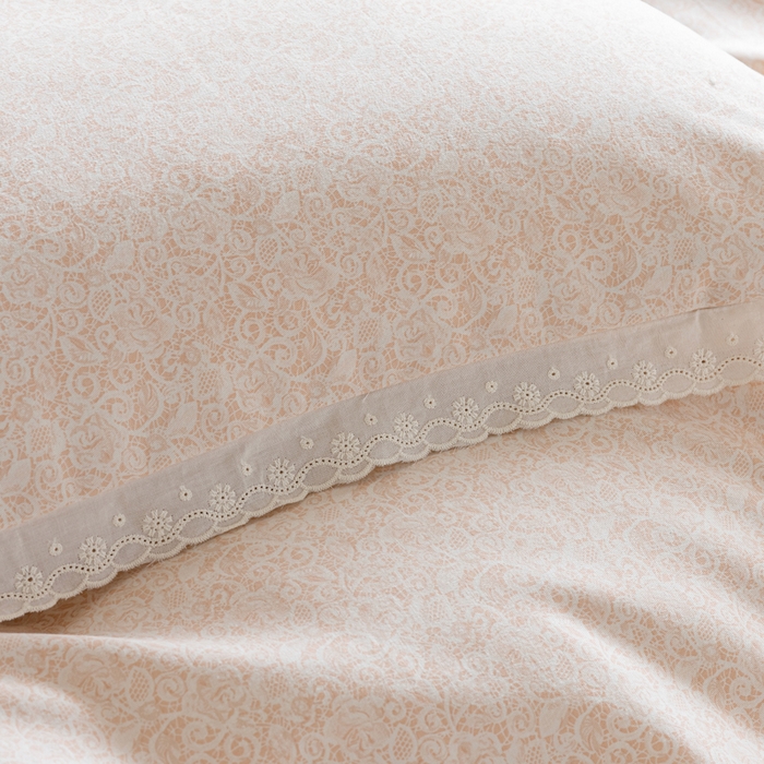 91家纺网 家纺一手货源 找家纺 巧玲珑 2026春夏新款新疆棉磨毛花边工艺款四件套 繁花-粉