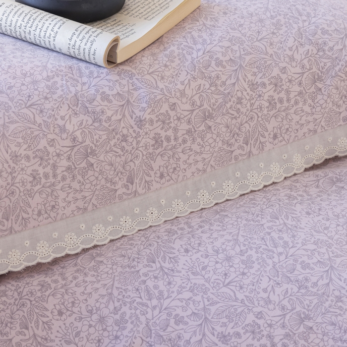 91家纺网 家纺一手货源 找家纺 巧玲珑 2026春夏新款新疆棉磨毛花边工艺款四件套 青禾-粉