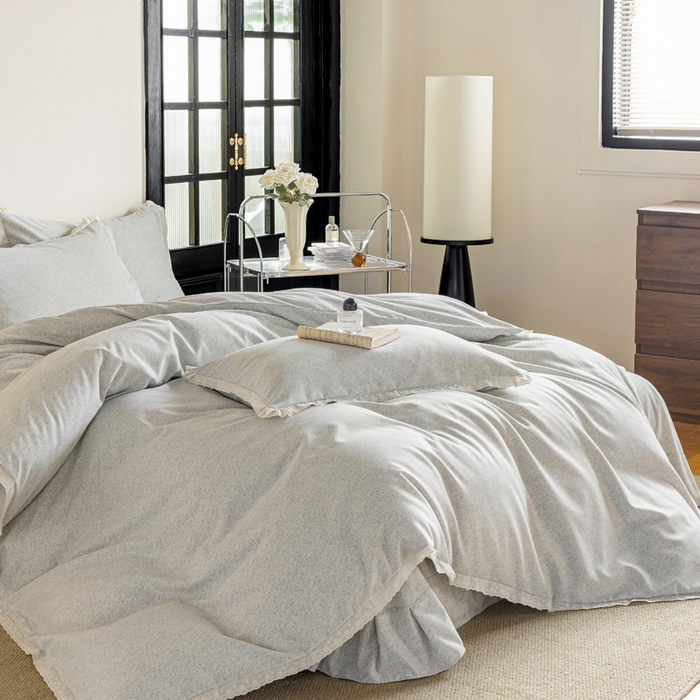 91家纺网 家纺一手货源 找家纺 巧玲珑 2026春夏新款新疆棉磨毛花边工艺款四件套 繁花-灰