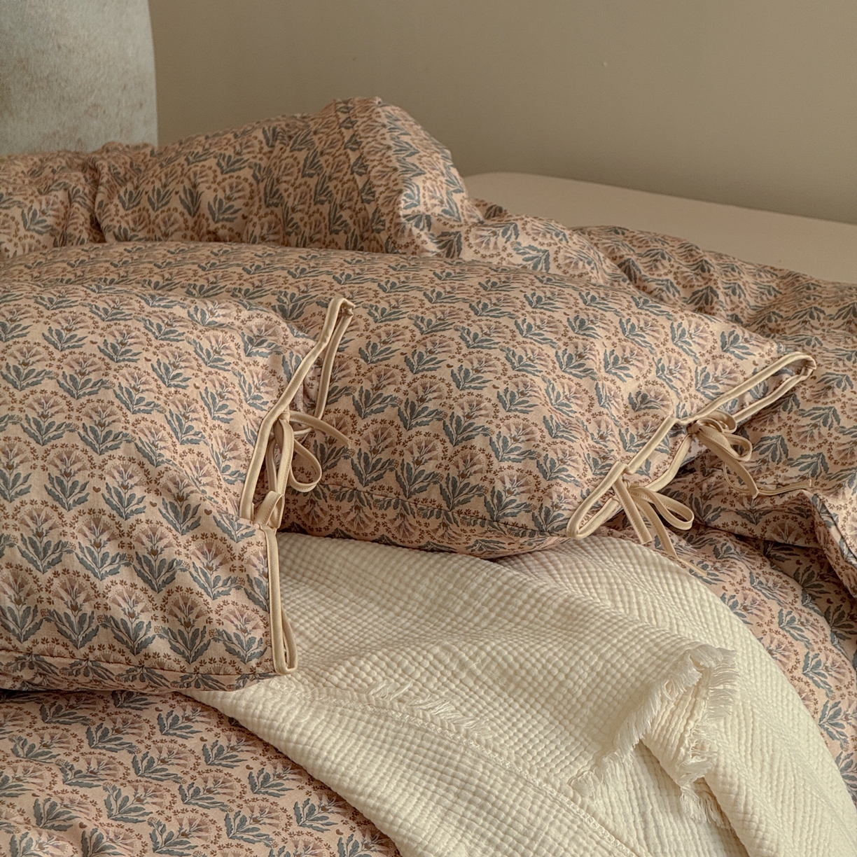 91家纺网 家纺一手货源 找家纺 涞澳家纺 2026新款全棉纯棉双层纱四件套 雨棠酌春