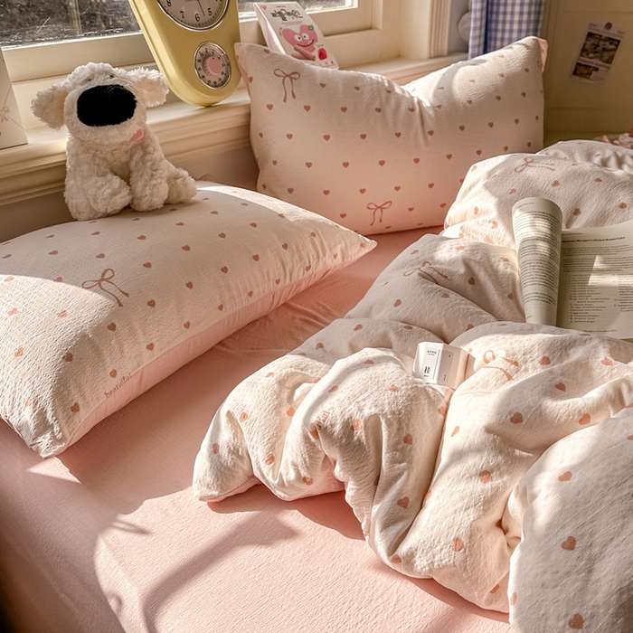 91家纺网 家纺一手货源 找家纺 柒月家居 2026新款云感皱皱纱小清新木棉四件套 少女爱心