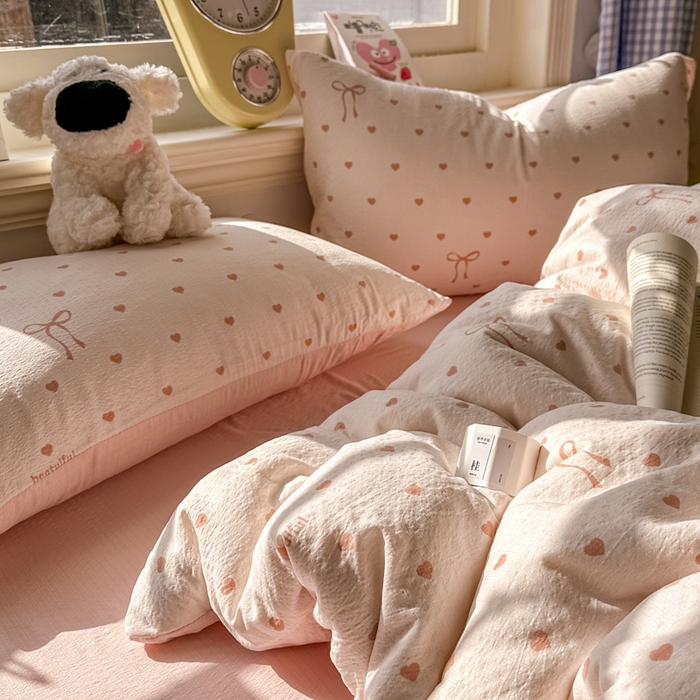 91家纺网 家纺一手货源 找家纺 柒月家居 2026新款云感皱皱纱小清新木棉四件套 少女爱心