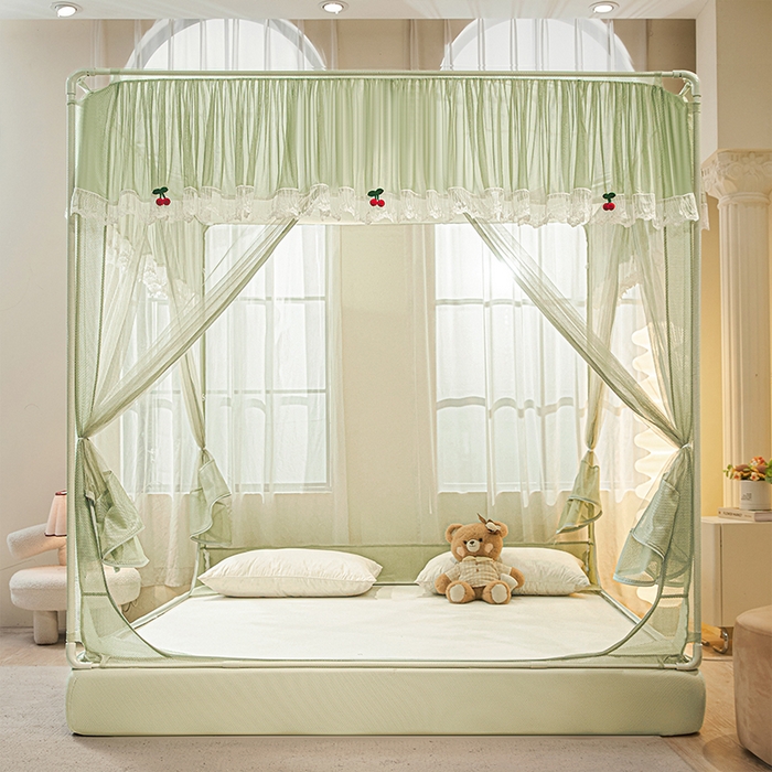 91家纺网 家纺一手货源 找家纺 雪姿家纺 2026新款T+U型刺绣花边床笠回底款三开门外穿坐床蚊帐-坐床樱桃 刺绣花边樱桃-清爽茶绿