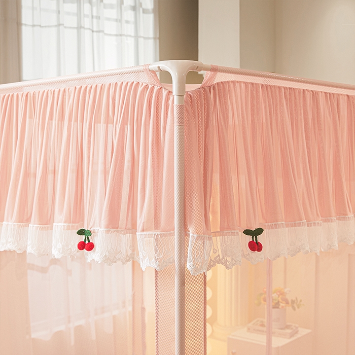 91家纺网 家纺一手货源 找家纺 雪姿家纺 2026新款T+U型刺绣花边床笠回底款三开门外穿坐床蚊帐-坐床樱桃 刺绣花边樱桃-温馨粉玉