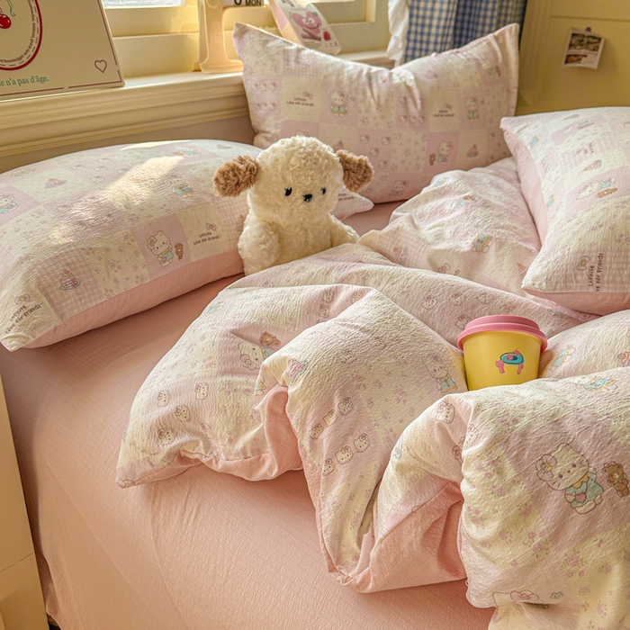 91家纺网 家纺一手货源 找家纺 柒月家居 2026新款云感皱皱纱小清新木棉四件套 拼格小猫