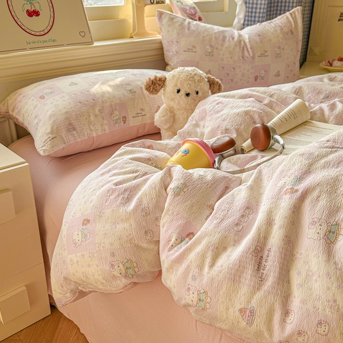 91家纺网 家纺一手货源 找家纺 柒月家居 2026新款云感皱皱纱小清新木棉四件套 拼格小猫