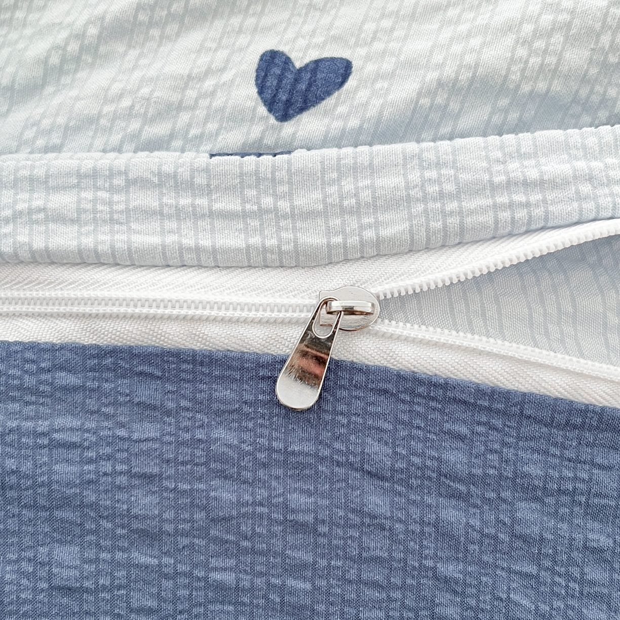 91家纺网 家纺一手货源 找家纺 瑞钰 2026新款直播热款高品质高克重泡泡纱泡芙纱四件套 蓝调心心