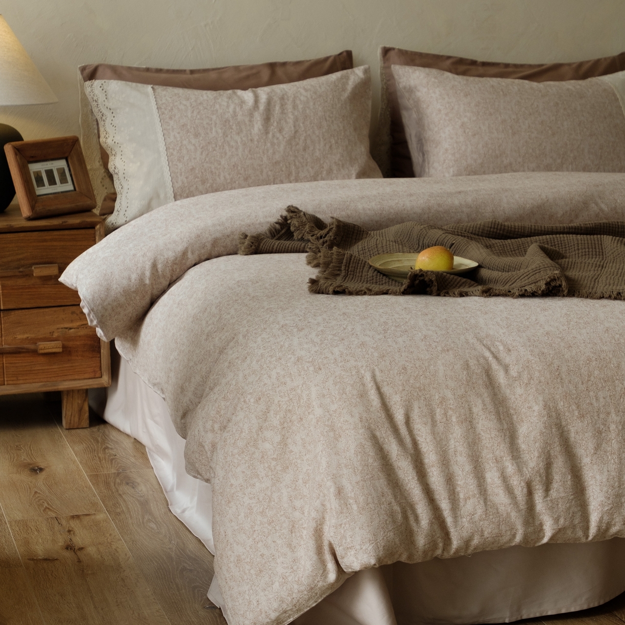 91家纺网 家纺一手货源 找家纺 涞澳家纺 2026新款全棉纯棉水洗棉提花四件套 花间密语