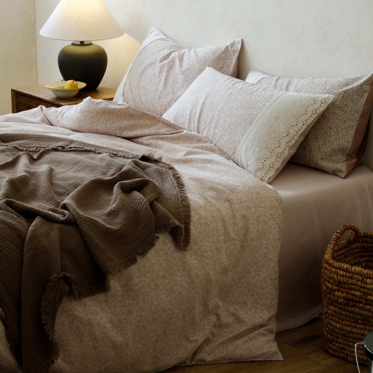 91家纺网 家纺一手货源 找家纺 涞澳家纺 2026新款全棉纯棉水洗棉提花四件套 花间密语