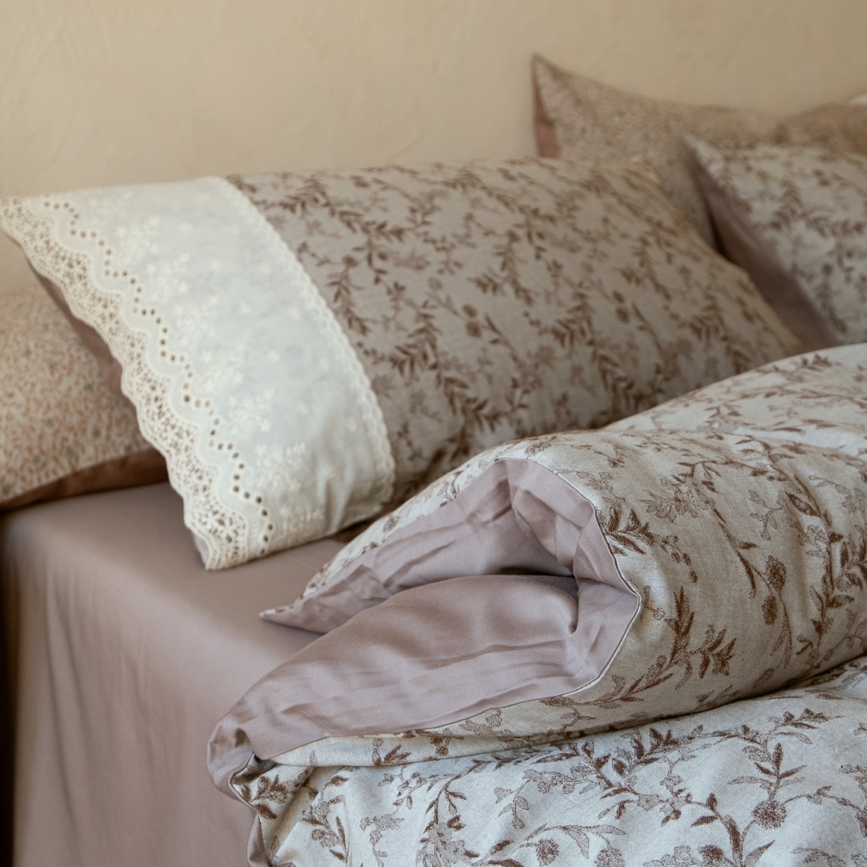 91家纺网 家纺一手货源 找家纺 涞澳家纺 2026新款全棉纯棉水洗棉提花四件套 藤蔓私语