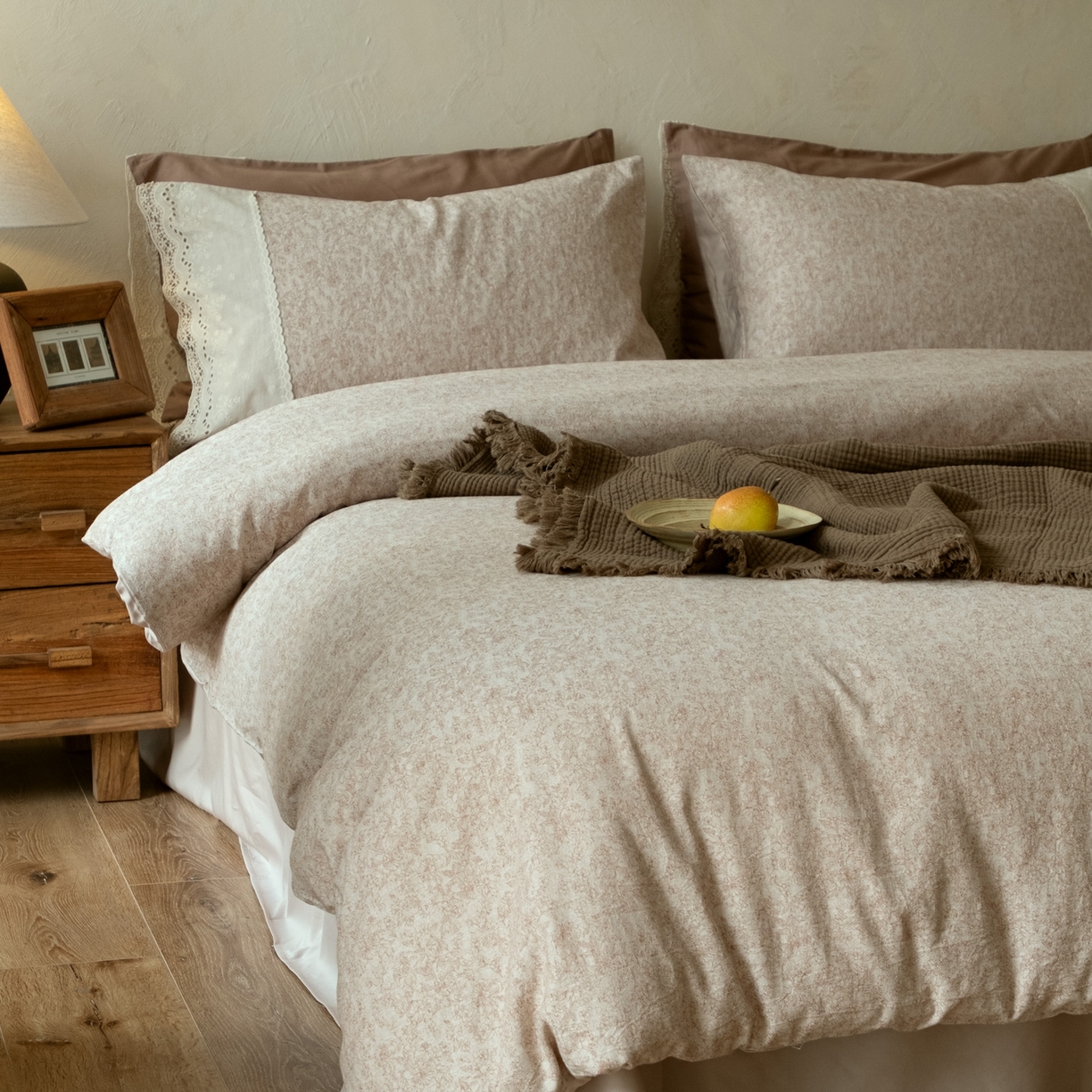 91家纺网 家纺一手货源 找家纺 涞澳家纺 2026新款全棉纯棉水洗棉提花四件套 花间密语