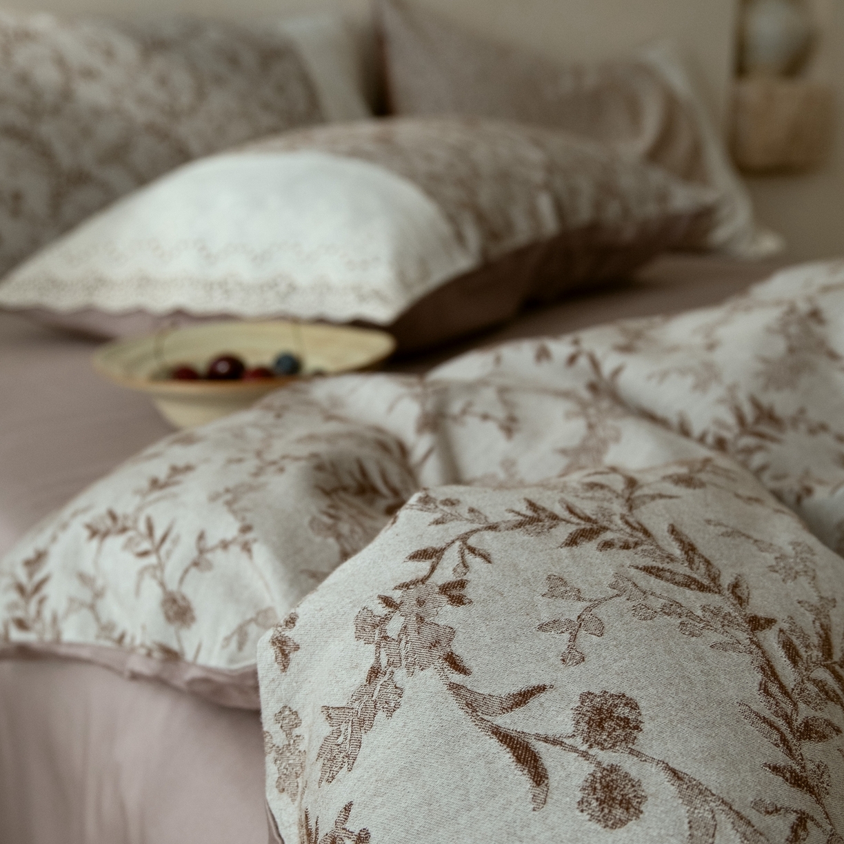 91家纺网 家纺一手货源 找家纺 涞澳家纺 2026新款全棉纯棉水洗棉提花四件套 藤蔓私语