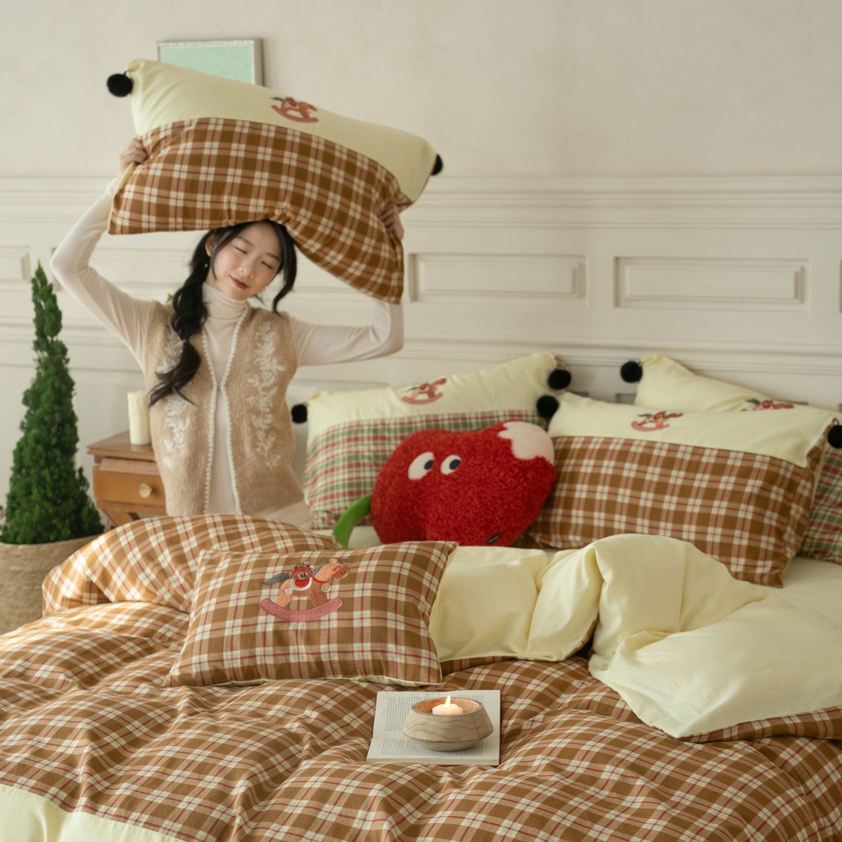 91家纺网 家纺一手货源 找家纺 优然居家纺 2026新款全棉双层纱刺绣四件套-马上有钱（控价260/328/348） 马上有钱-黄格