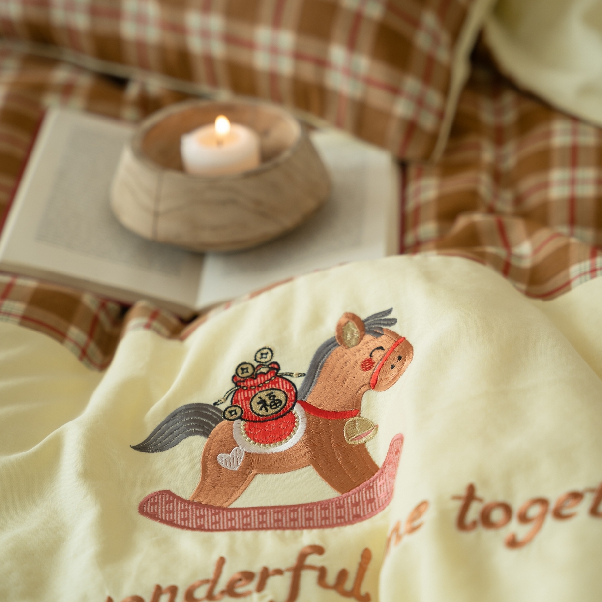 91家纺网 家纺一手货源 找家纺 优然居家纺 2026新款全棉双层纱刺绣四件套-马上有钱（控价260/328/348） 马上有钱-黄格