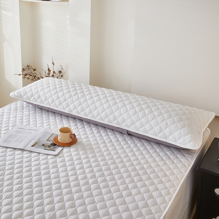 91家纺网 家纺一手货源 找家纺 （总）三盛源 2026新款A类防水夹棉长枕套长款双人枕套1.2 1.5 1.8m米情侣枕头套加长枕芯套-缤纷系列（支持小批量定制尺寸）