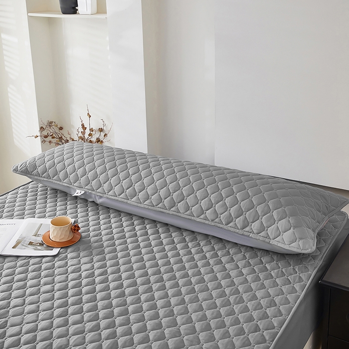 91家纺网 家纺一手货源 找家纺 三盛源 2026新款A类防水夹棉长枕套长款双人枕套1.2 1.5 1.8m米情侣枕头套加长枕芯套-缤纷系列（支持小批量定制尺寸） 缤纷系列-浅灰