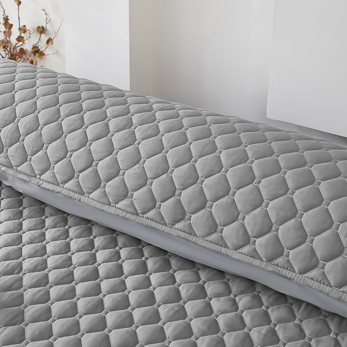 91家纺网 家纺一手货源 找家纺 三盛源 2026新款A类防水夹棉长枕套长款双人枕套1.2 1.5 1.8m米情侣枕头套加长枕芯套-缤纷系列（支持小批量定制尺寸） 缤纷系列-浅灰