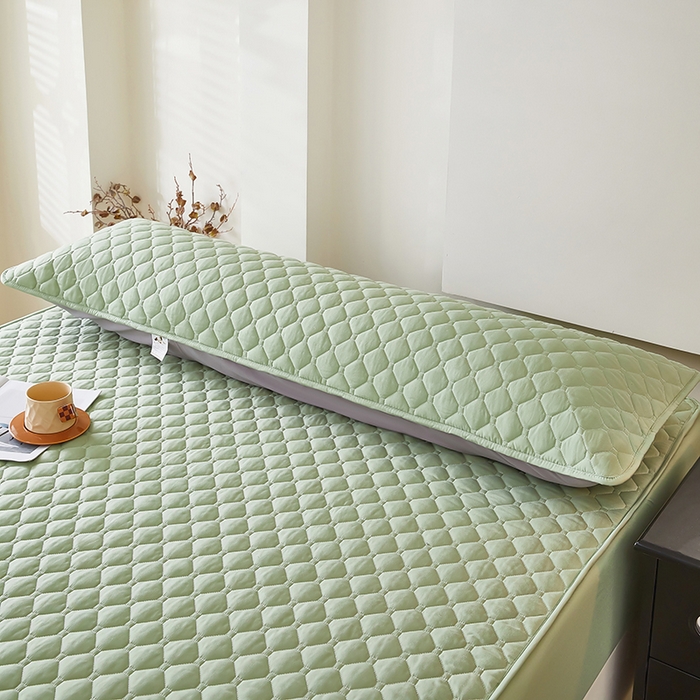 91家纺网 家纺一手货源 找家纺 三盛源 2026新款A类防水夹棉长枕套长款双人枕套1.2 1.5 1.8m米情侣枕头套加长枕芯套-缤纷系列（支持小批量定制尺寸） 缤纷系列-芥末绿