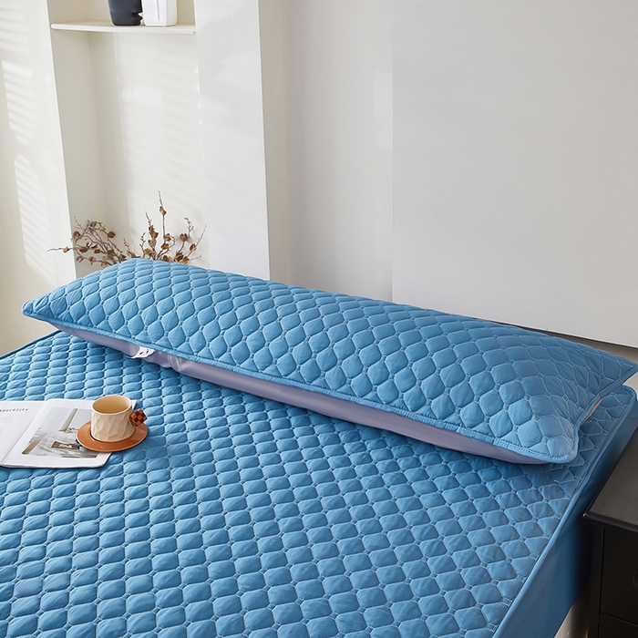 91家纺网 家纺一手货源 找家纺 三盛源 2026新款A类防水夹棉长枕套长款双人枕套1.2 1.5 1.8m米情侣枕头套加长枕芯套-缤纷系列（支持小批量定制尺寸） 缤纷系列-深海蓝