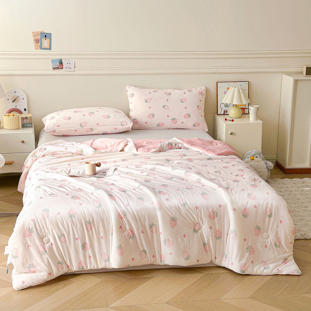 91家纺网 家纺一手货源 找家纺 悦织语 2026新款凉感丝（含氨纶）双面凉感冰丝夏凉被空调被 甜心草莓