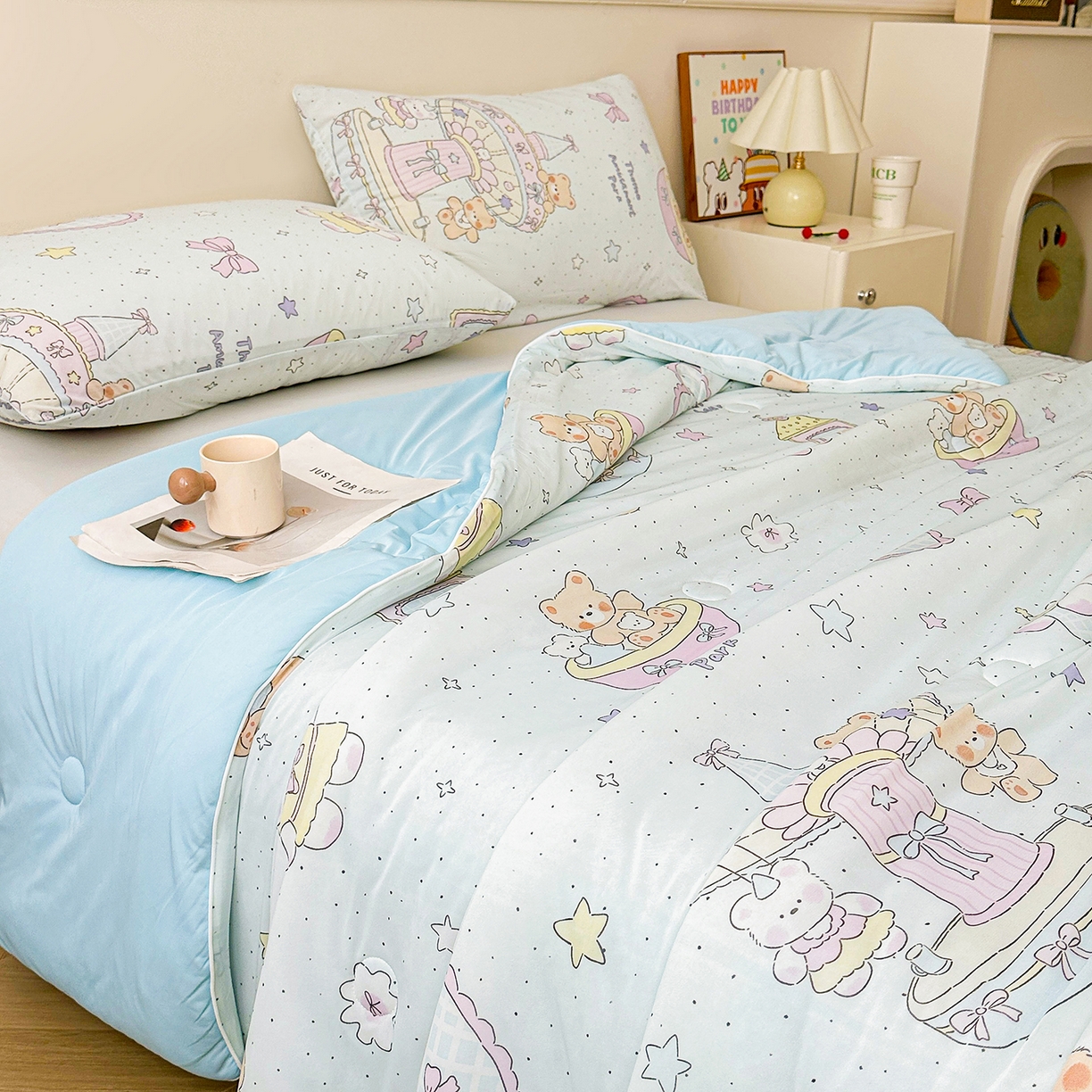 91家纺网 家纺一手货源 找家纺 悦织语 2026新款凉感丝（含氨纶）双面凉感冰丝夏凉被空调被 比利小熊