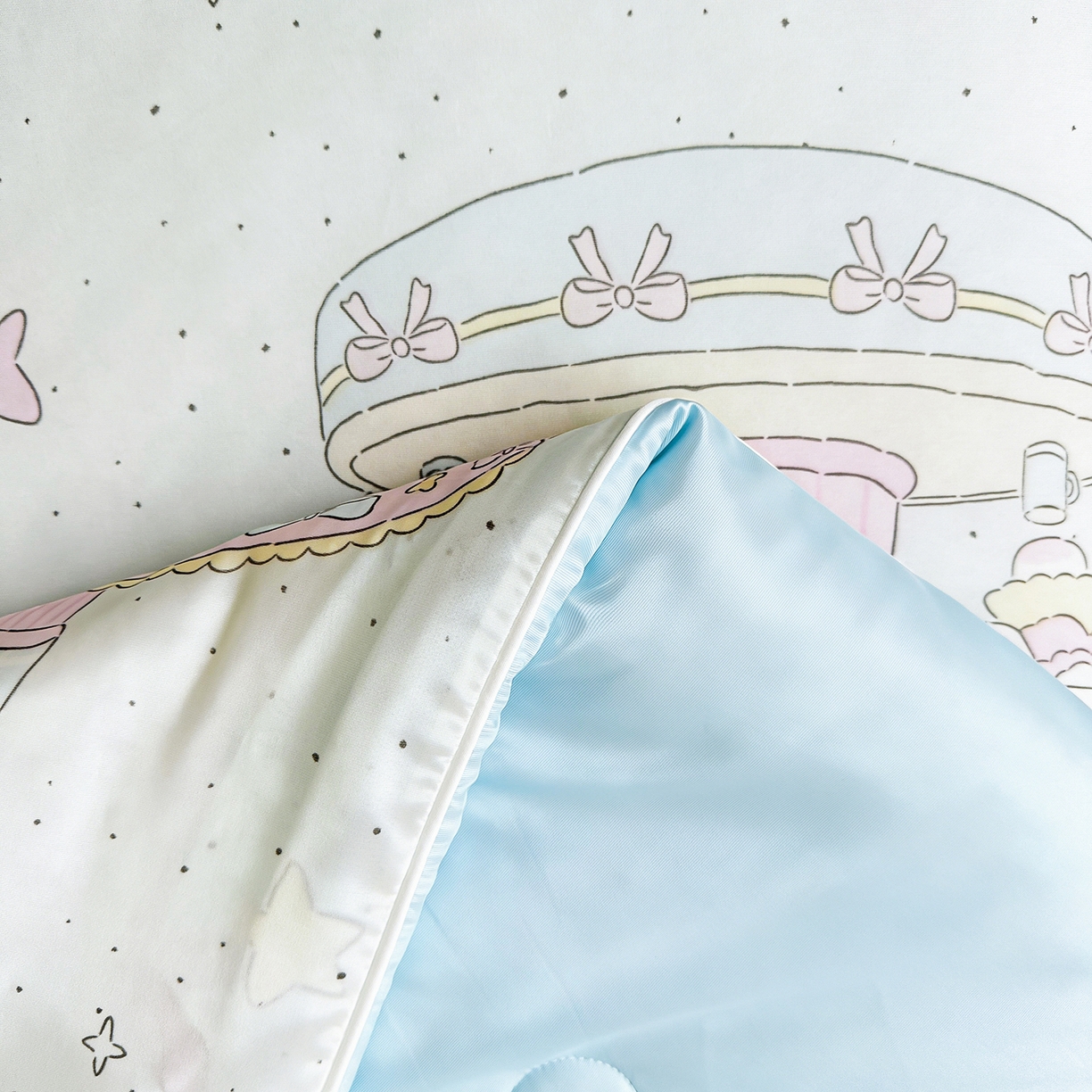 91家纺网 家纺一手货源 找家纺 悦织语 2026新款凉感丝（含氨纶）双面凉感冰丝夏凉被空调被 比利小熊