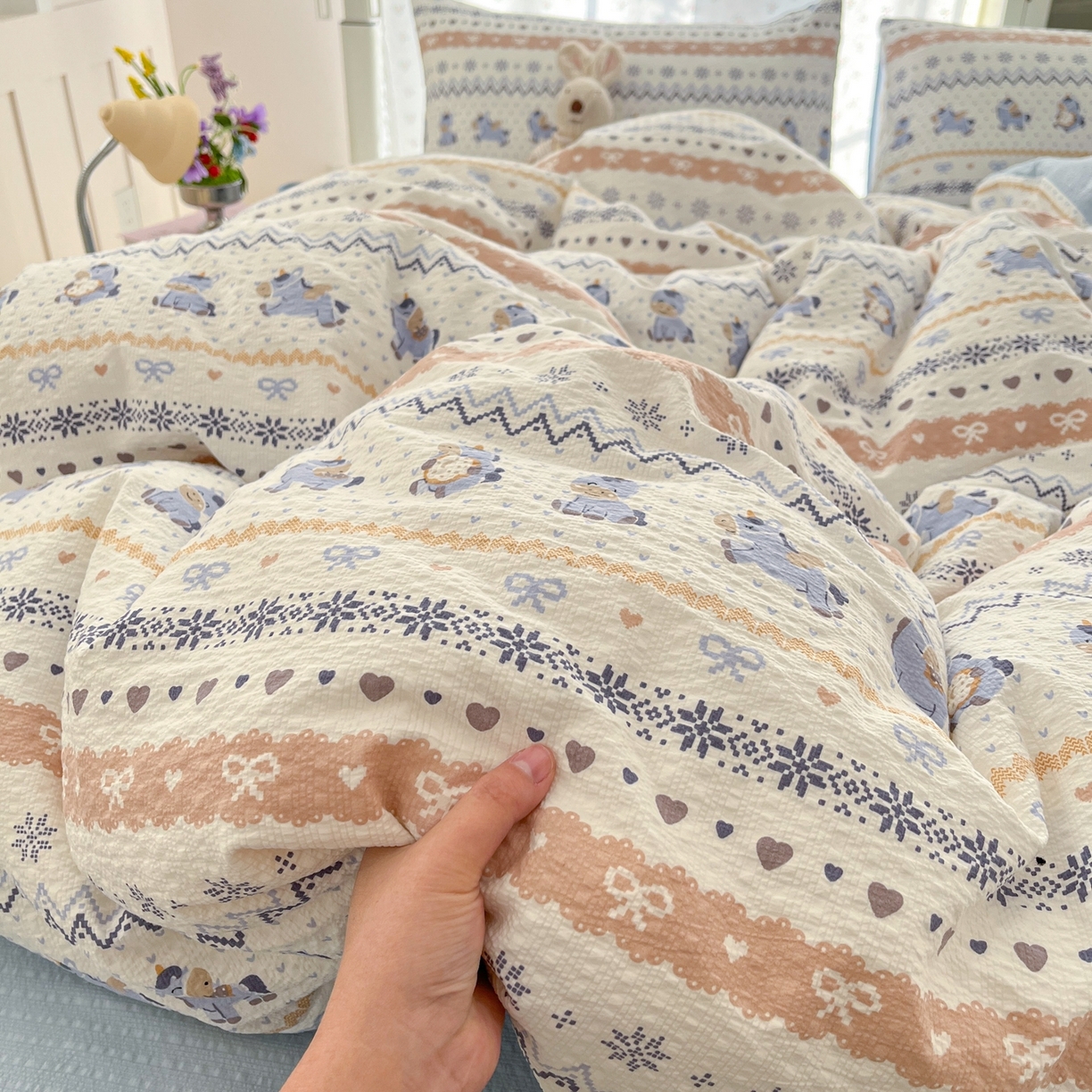 91家纺网 家纺一手货源 找家纺 瑞钰 2026新款直播热款高品质高克重泡泡纱泡芙纱四件套 小马驹