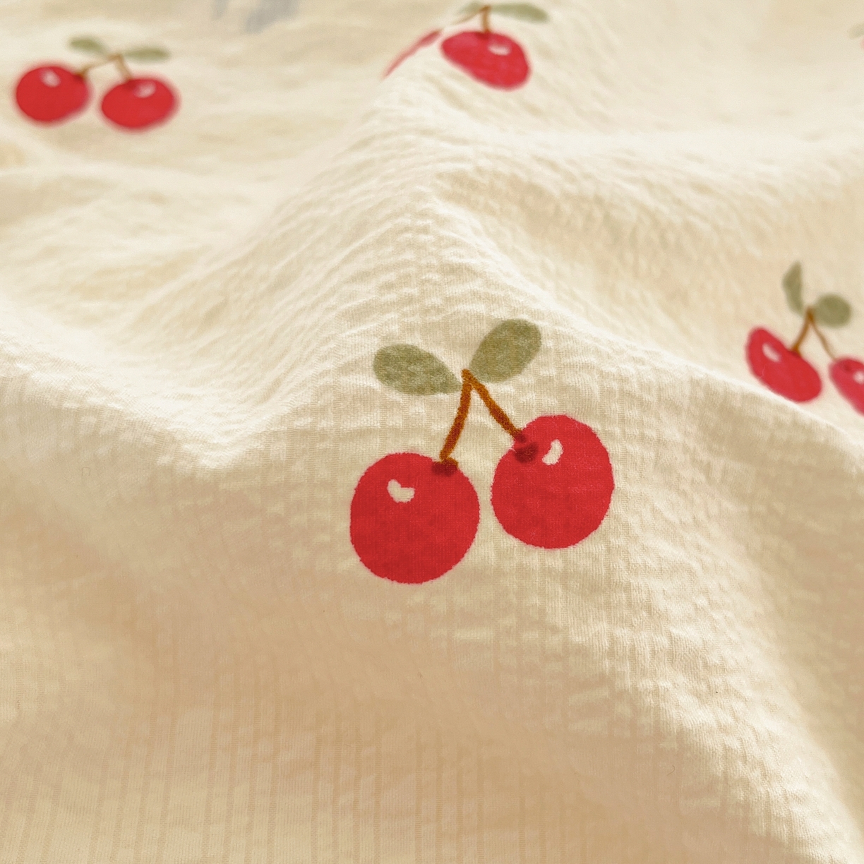 91家纺网 家纺一手货源 找家纺 瑞钰 2026新款直播热款高品质高克重泡泡纱泡芙纱四件套 小樱桃