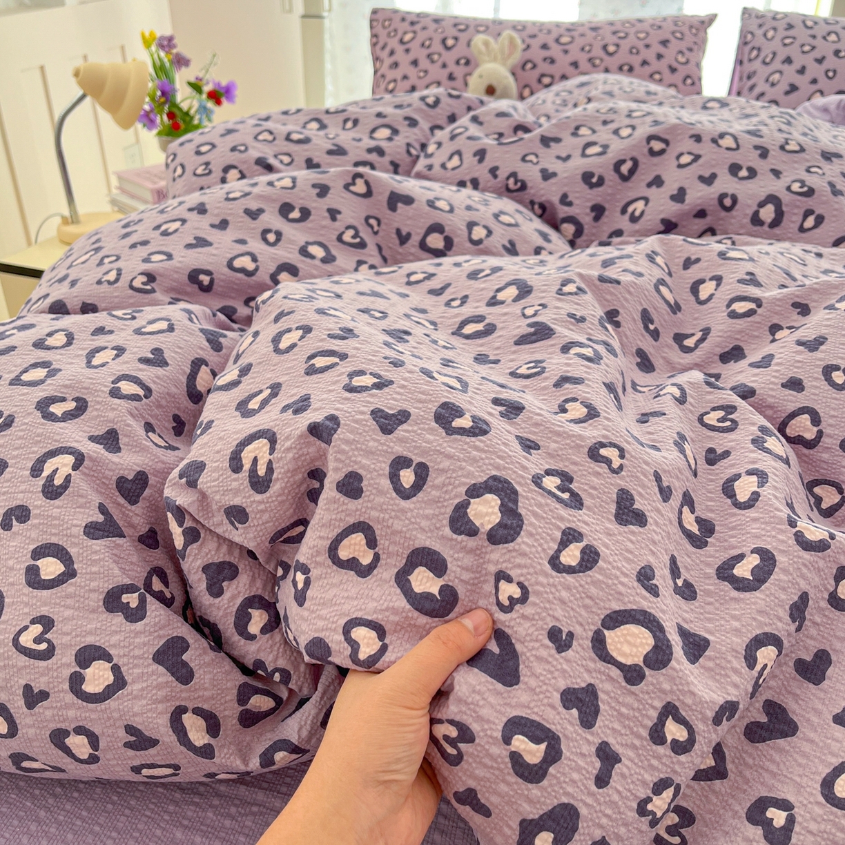 91家纺网 家纺一手货源 找家纺 瑞钰 2026新款直播热款高品质高克重泡泡纱泡芙纱四件套 紫豹纹