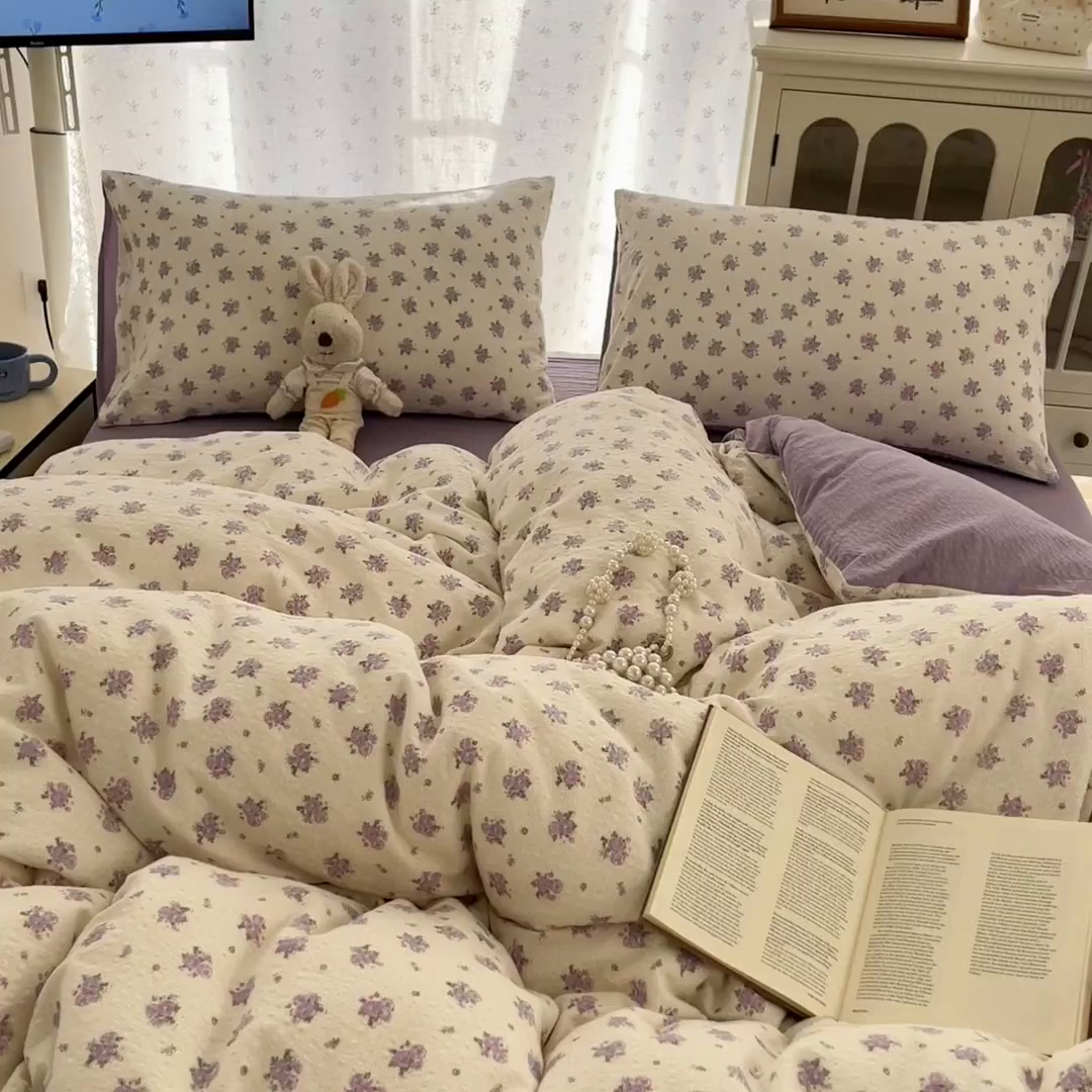 91家纺网 家纺一手货源 找家纺 瑞钰 2026新款直播热款高品质高克重泡泡纱泡芙纱四件套 紫色小花