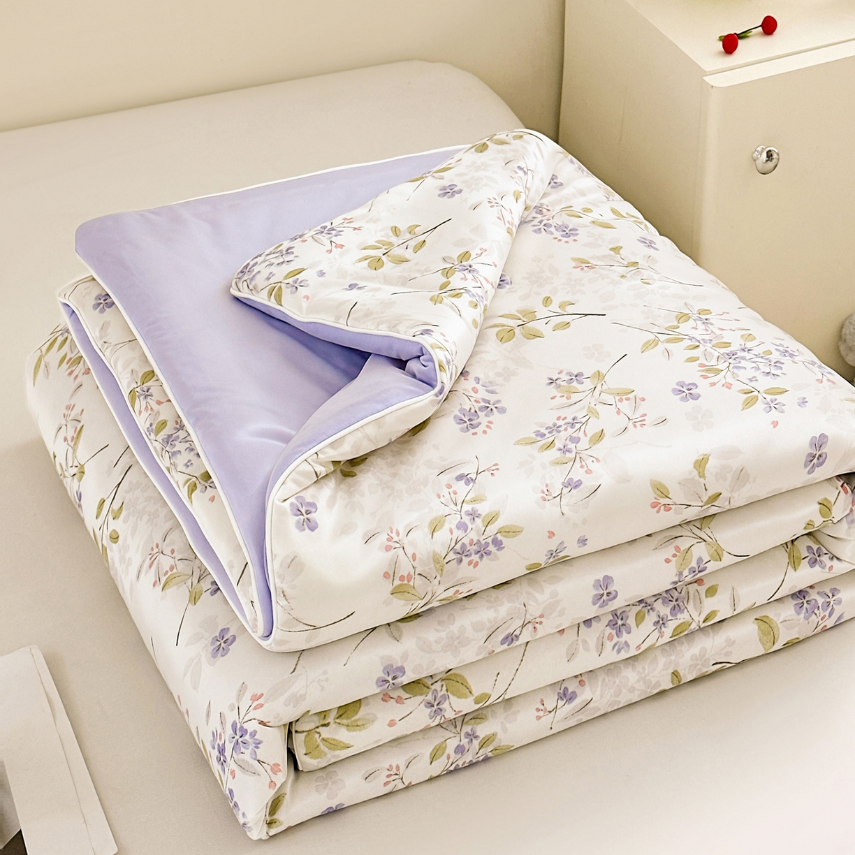 91家纺网 家纺一手货源 找家纺 悦织语 2026新款凉感丝（含氨纶）双面凉感冰丝夏凉被空调被 花漾