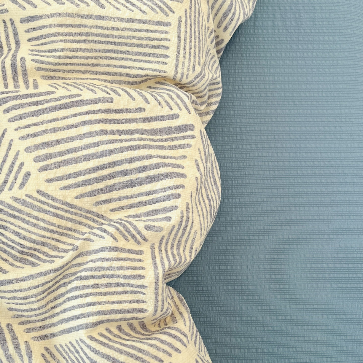 91家纺网 家纺一手货源 找家纺 瑞钰 2026新款直播热款高品质高克重泡泡纱泡芙纱四件套 格纹线条