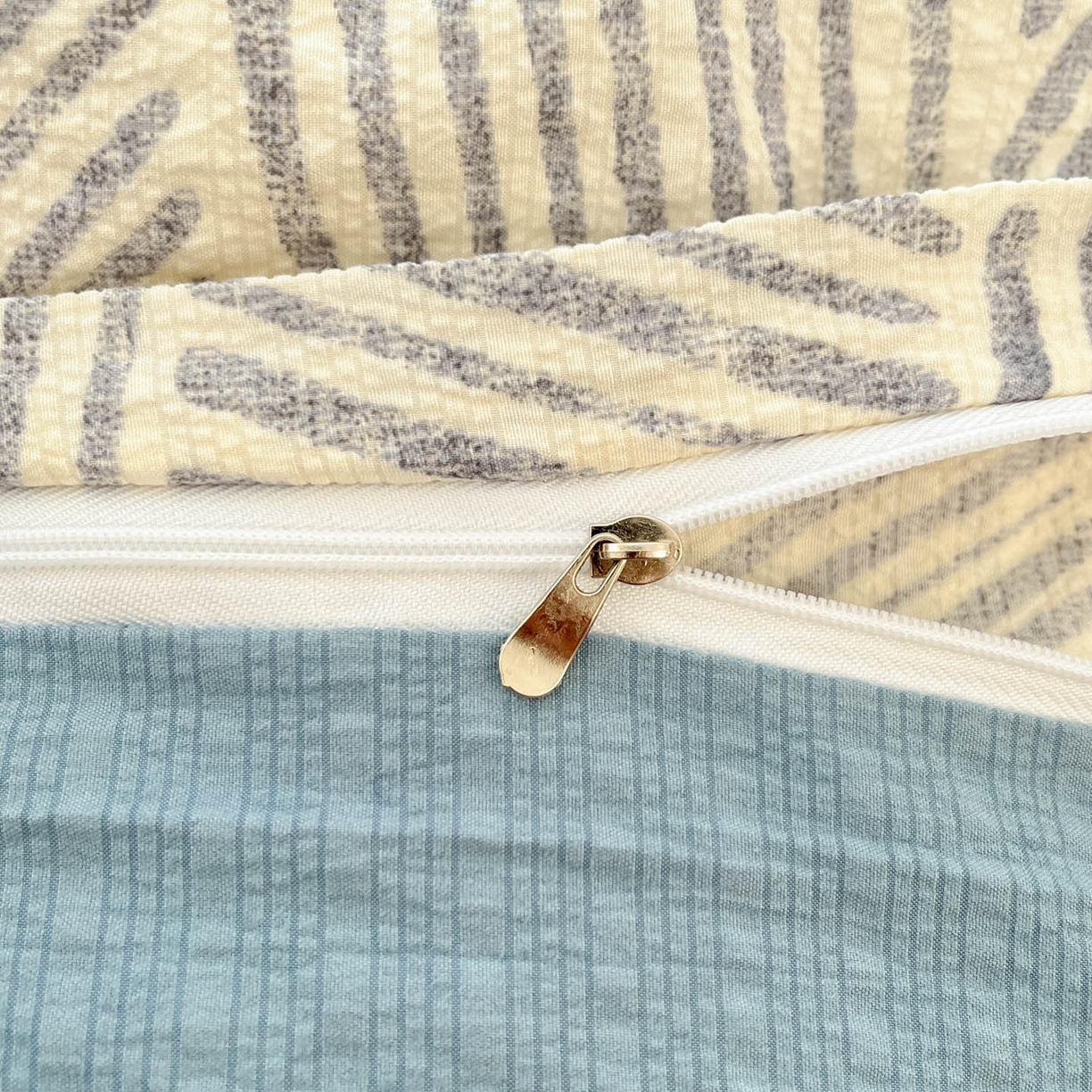 91家纺网 家纺一手货源 找家纺 瑞钰 2026新款直播热款高品质高克重泡泡纱泡芙纱四件套 格纹线条