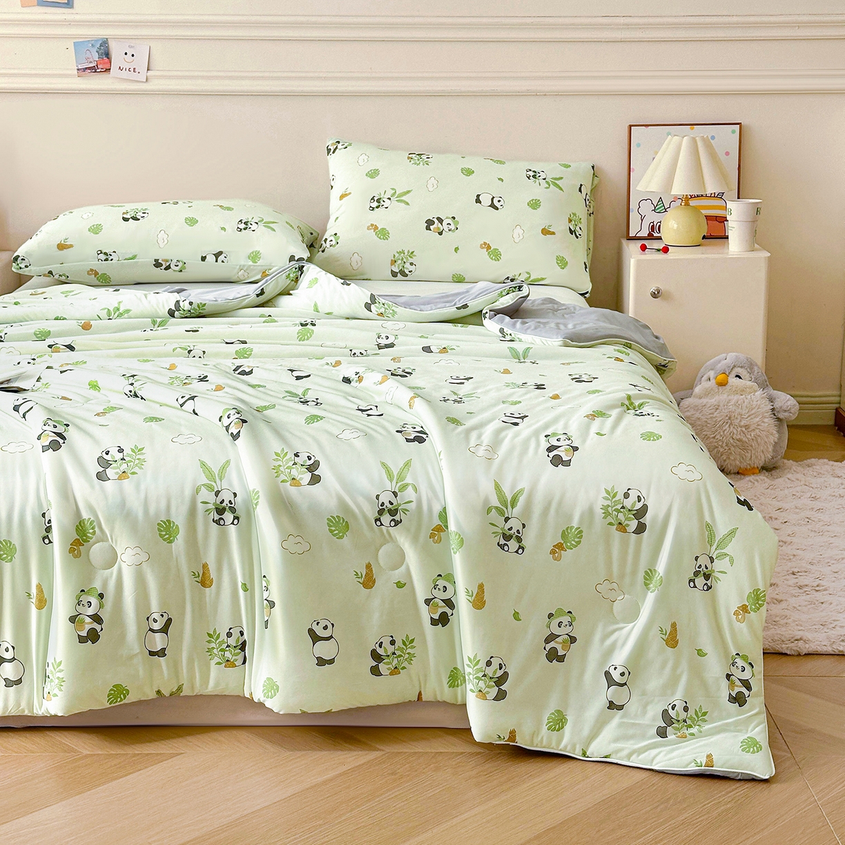 91家纺网 家纺一手货源 找家纺 悦织语 2026新款凉感丝（含氨纶）双面凉感冰丝夏凉被空调被 可爱熊猫