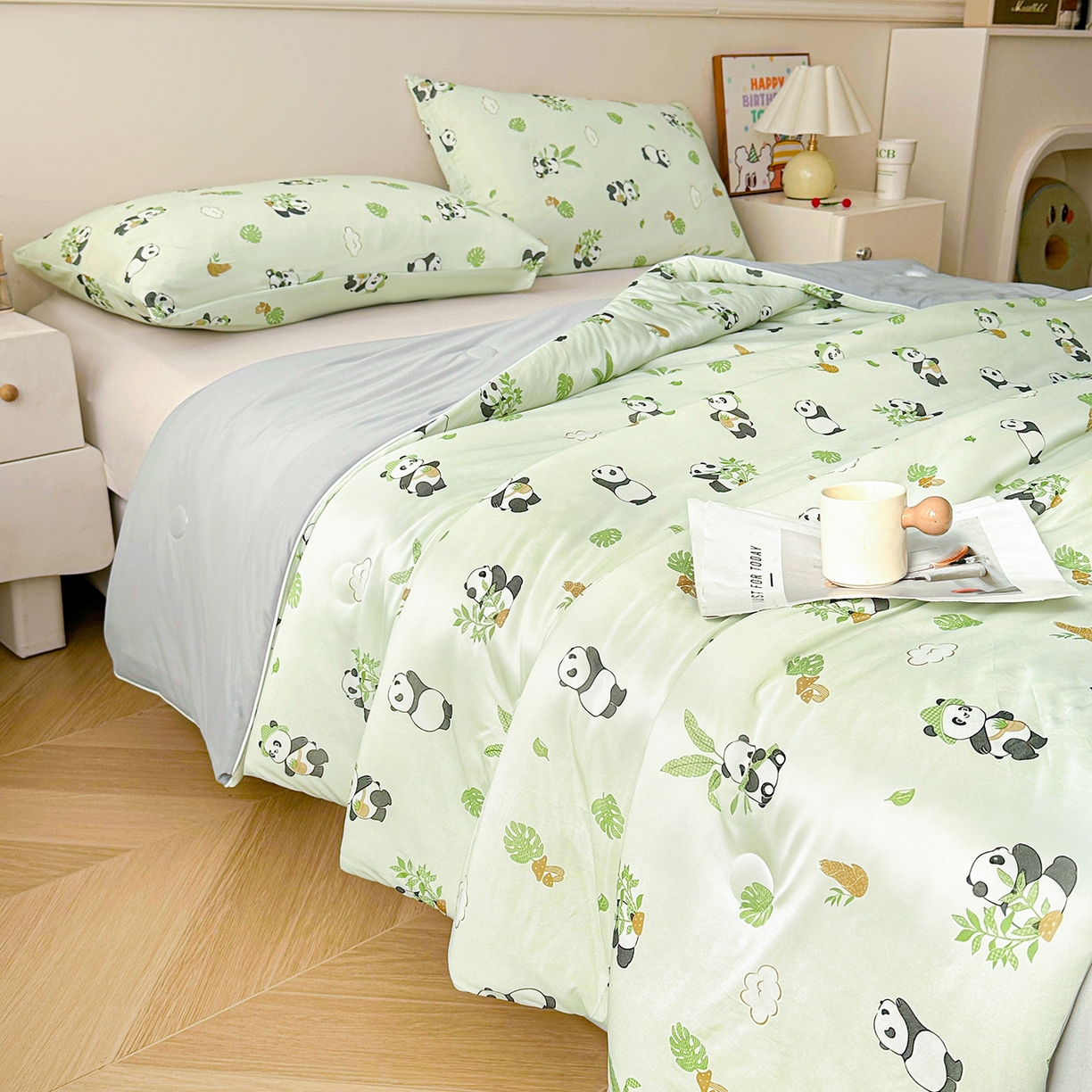 91家纺网 家纺一手货源 找家纺 悦织语 2026新款凉感丝（含氨纶）双面凉感冰丝夏凉被空调被 可爱熊猫