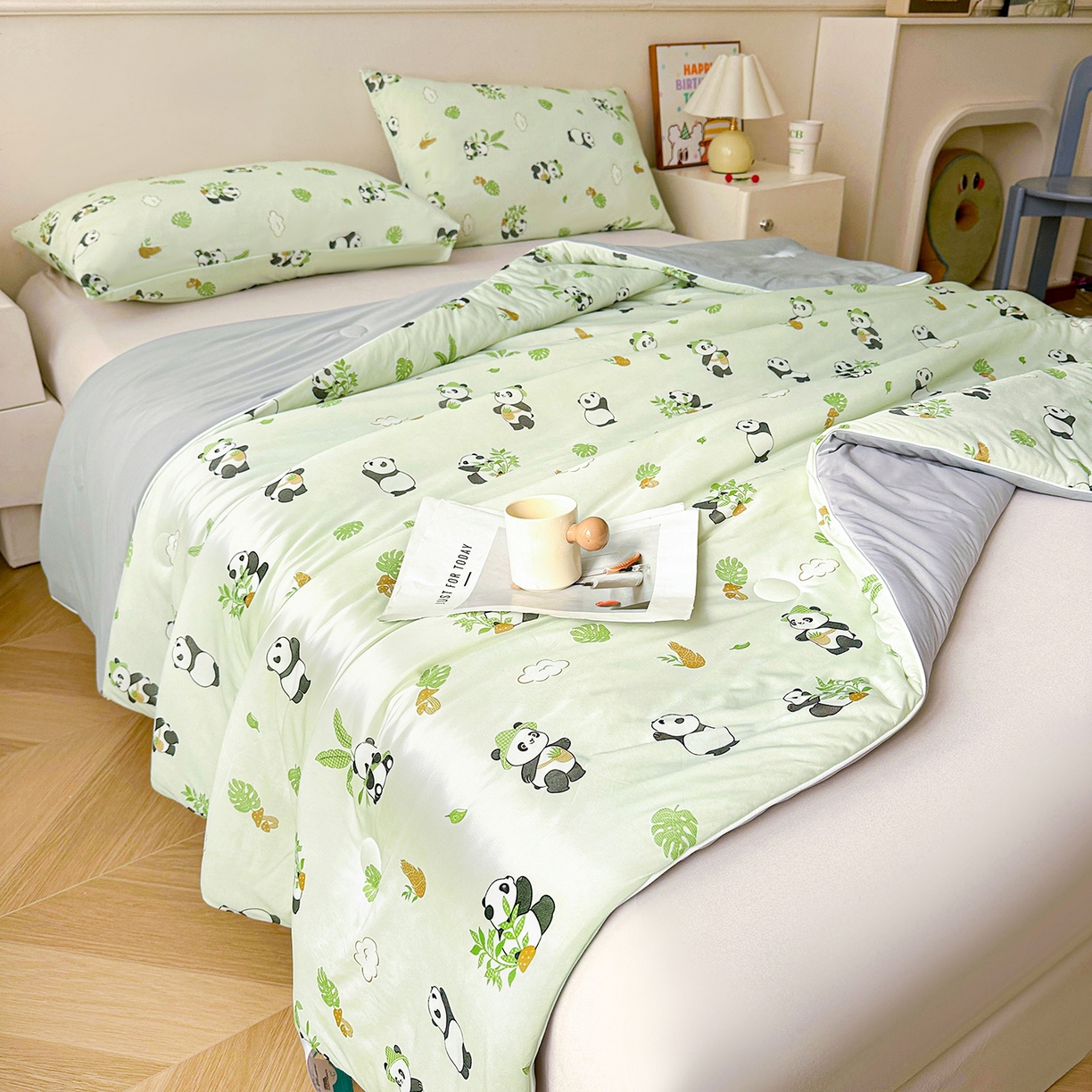 91家纺网 家纺一手货源 找家纺 悦织语 2026新款凉感丝（含氨纶）双面凉感冰丝夏凉被空调被 可爱熊猫