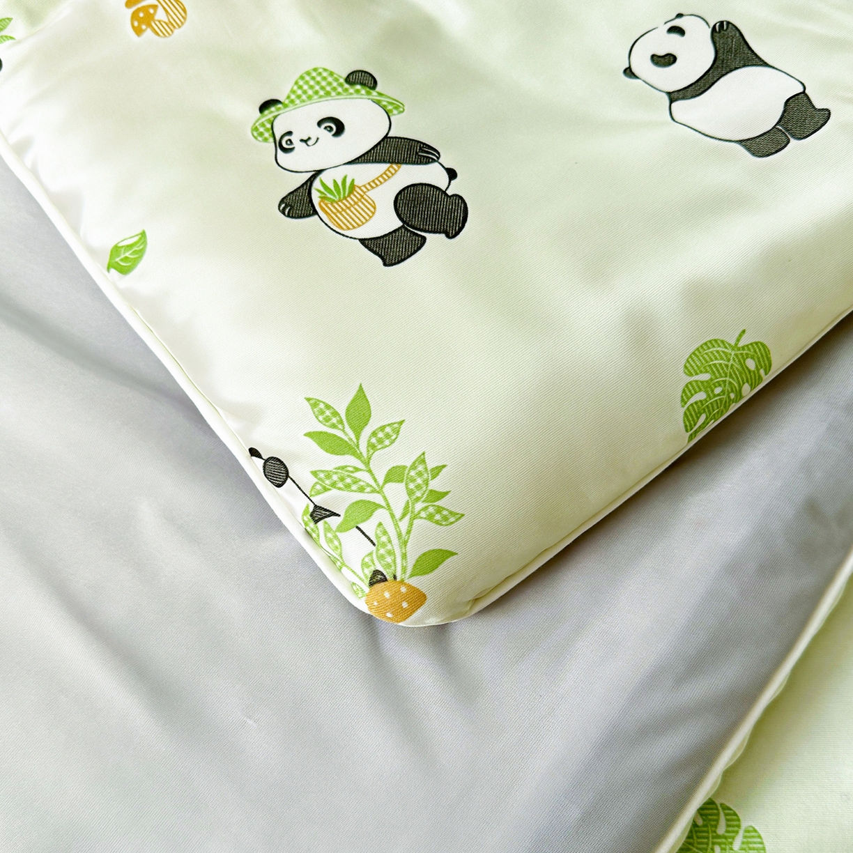 91家纺网 家纺一手货源 找家纺 悦织语 2026新款凉感丝（含氨纶）双面凉感冰丝夏凉被空调被 可爱熊猫