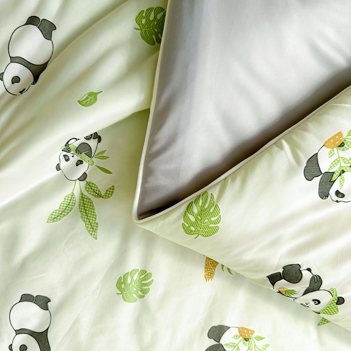 91家纺网 家纺一手货源 找家纺 悦织语 2026新款凉感丝（含氨纶）双面凉感冰丝夏凉被空调被 可爱熊猫