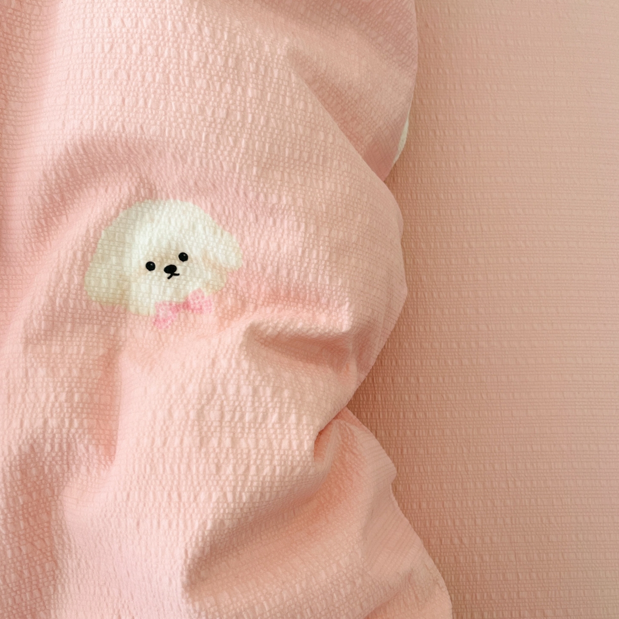 91家纺网 家纺一手货源 找家纺 瑞钰 2026新款直播热款高品质高克重泡泡纱泡芙纱四件套 泰迪狗粉