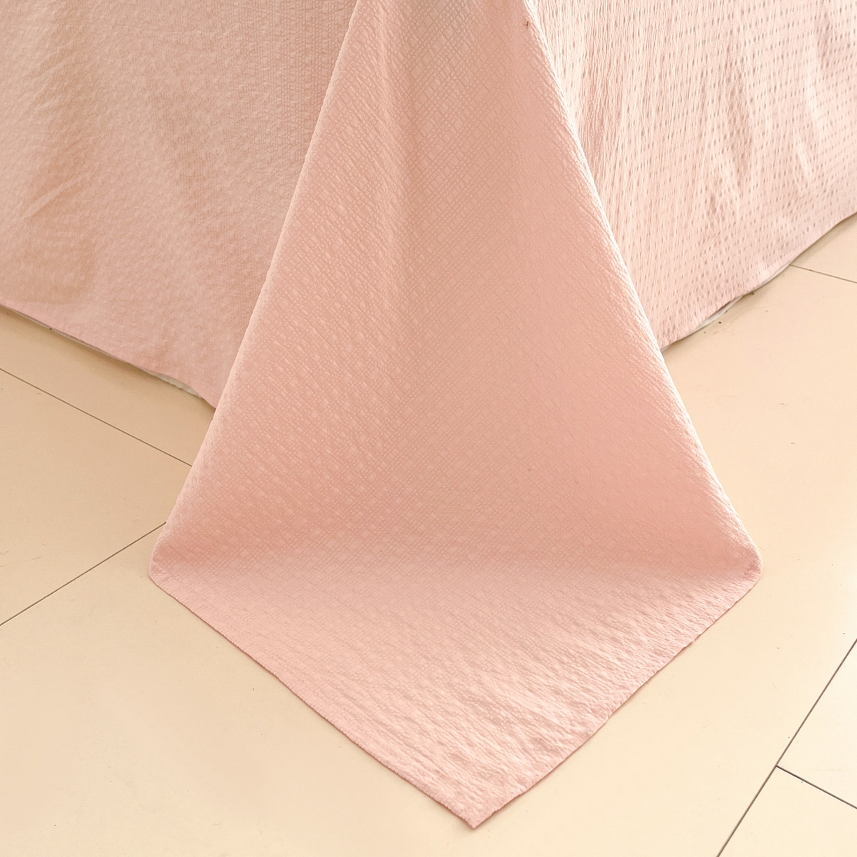 91家纺网 家纺一手货源 找家纺 瑞钰 2026新款直播热款高品质高克重泡泡纱泡芙纱四件套 泰迪狗粉