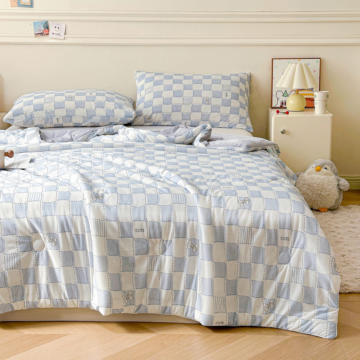 91家纺网 家纺一手货源 找家纺 悦织语 2026新款凉感丝（含氨纶）双面凉感冰丝夏凉被空调被 蓝格物语