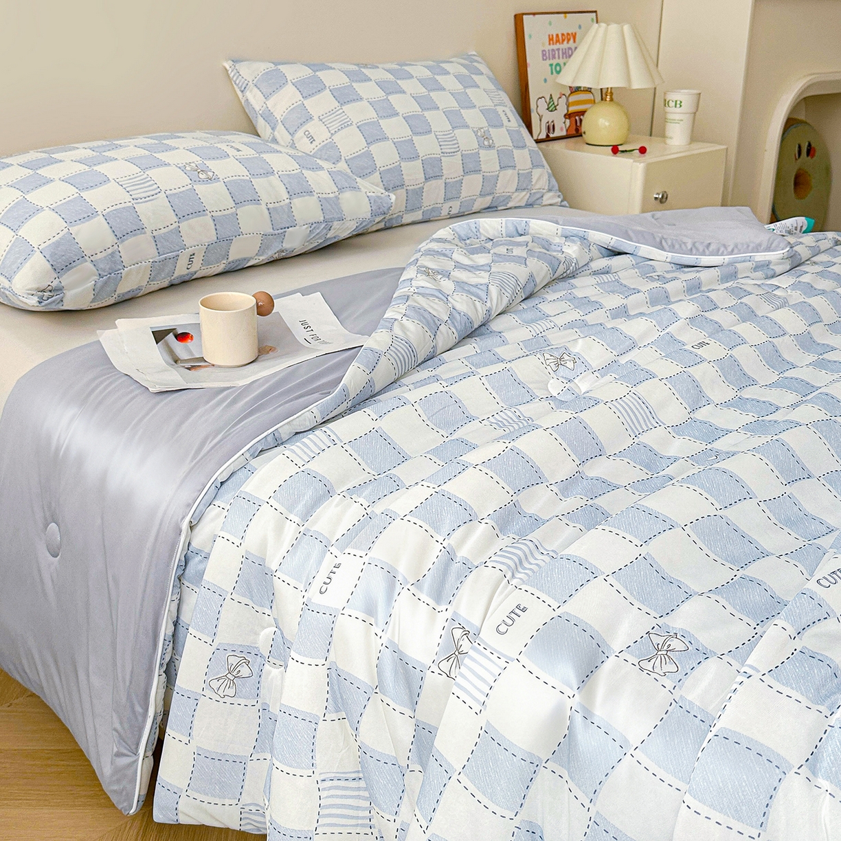 91家纺网 家纺一手货源 找家纺 悦织语 2026新款凉感丝（含氨纶）双面凉感冰丝夏凉被空调被 蓝格物语