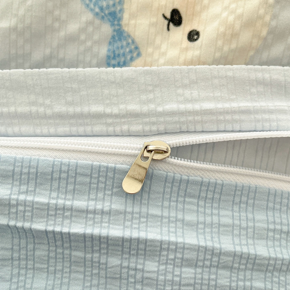 91家纺网 家纺一手货源 找家纺 瑞钰 2026新款直播热款高品质高克重泡泡纱泡芙纱四件套 泰迪狗蓝