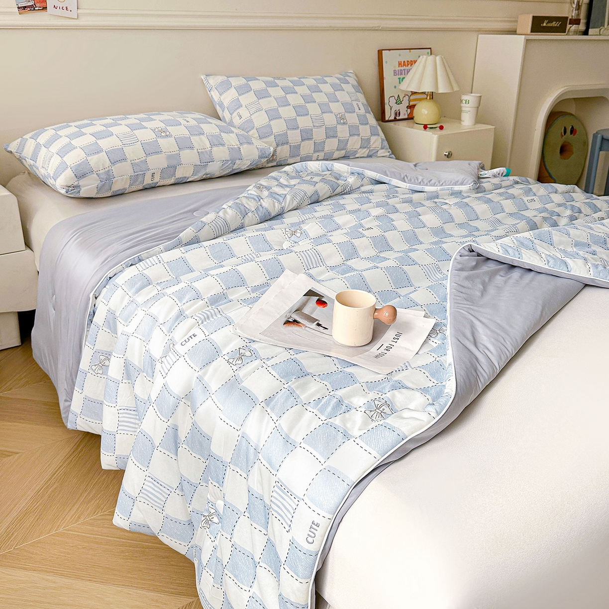 91家纺网 家纺一手货源 找家纺 悦织语 2026新款凉感丝（含氨纶）双面凉感冰丝夏凉被空调被 蓝格物语