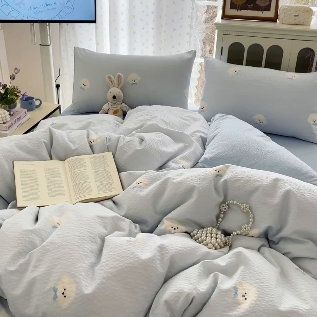 91家纺网 家纺一手货源 找家纺 瑞钰 2026新款直播热款高品质高克重泡泡纱泡芙纱四件套 泰迪狗蓝