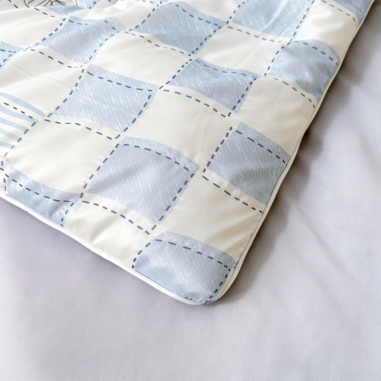 91家纺网 家纺一手货源 找家纺 悦织语 2026新款凉感丝（含氨纶）双面凉感冰丝夏凉被空调被 蓝格物语